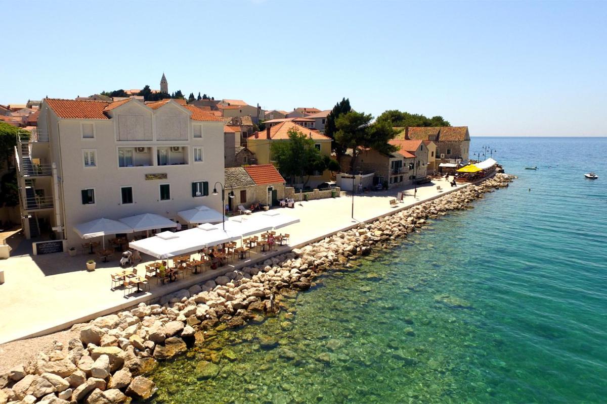 Primošten Guest House Adria المظهر الخارجي الصورة